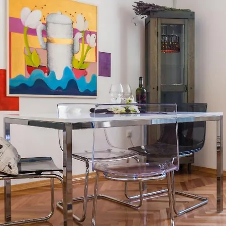 Aloise Apartment In Old Town Center  4*