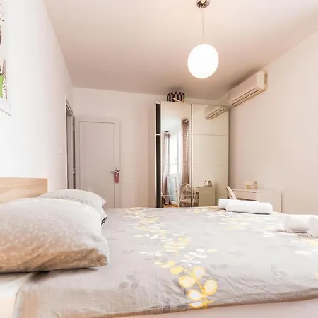 Gasthof Aloise Apartment In Old Town Center