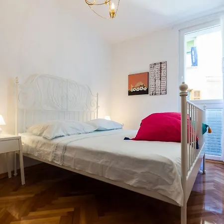 Gasthof Aloise Apartment In Old Town Center