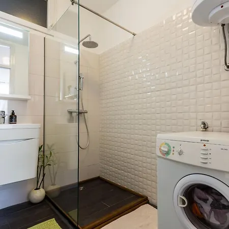 Gasthof Aloise Apartment In Old Town Center 4*
